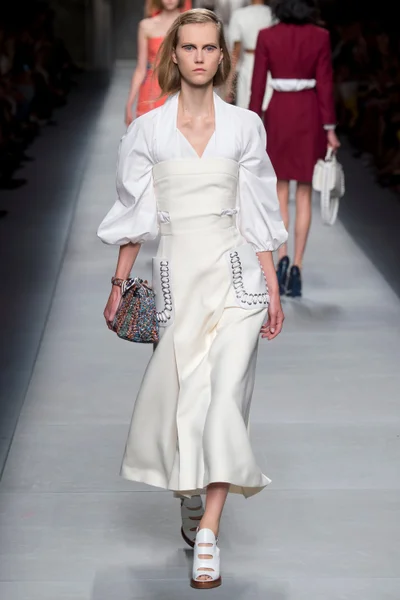 Look 12